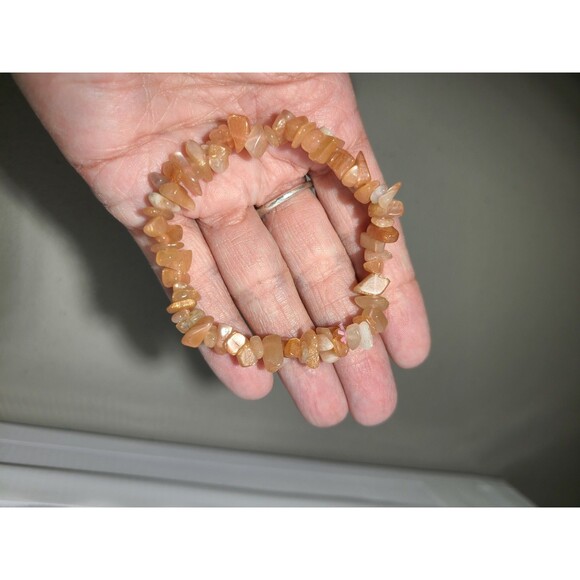 Natural Sunstone Chip Bracelet | Peach Crystal Elastic Boho Healing Jewelry - Picture 2 of 6